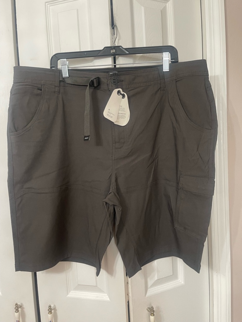 NWT prAna Men's Stretch Zion II Shorts Dark Iron size 42 inseam 10 inches